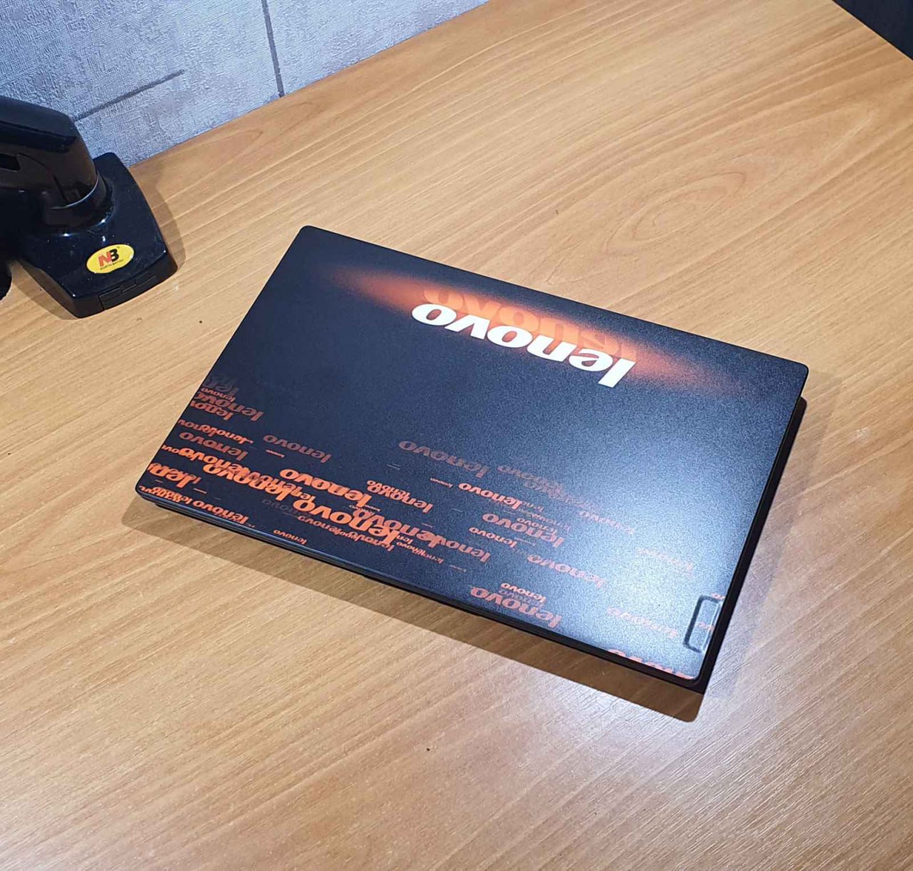 Наклейка на кришку ноутбука