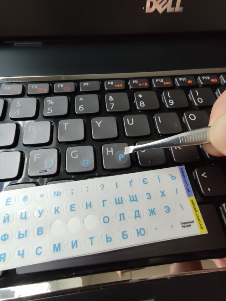 Прозрачные наклейки на клавиатуру с синими буквами