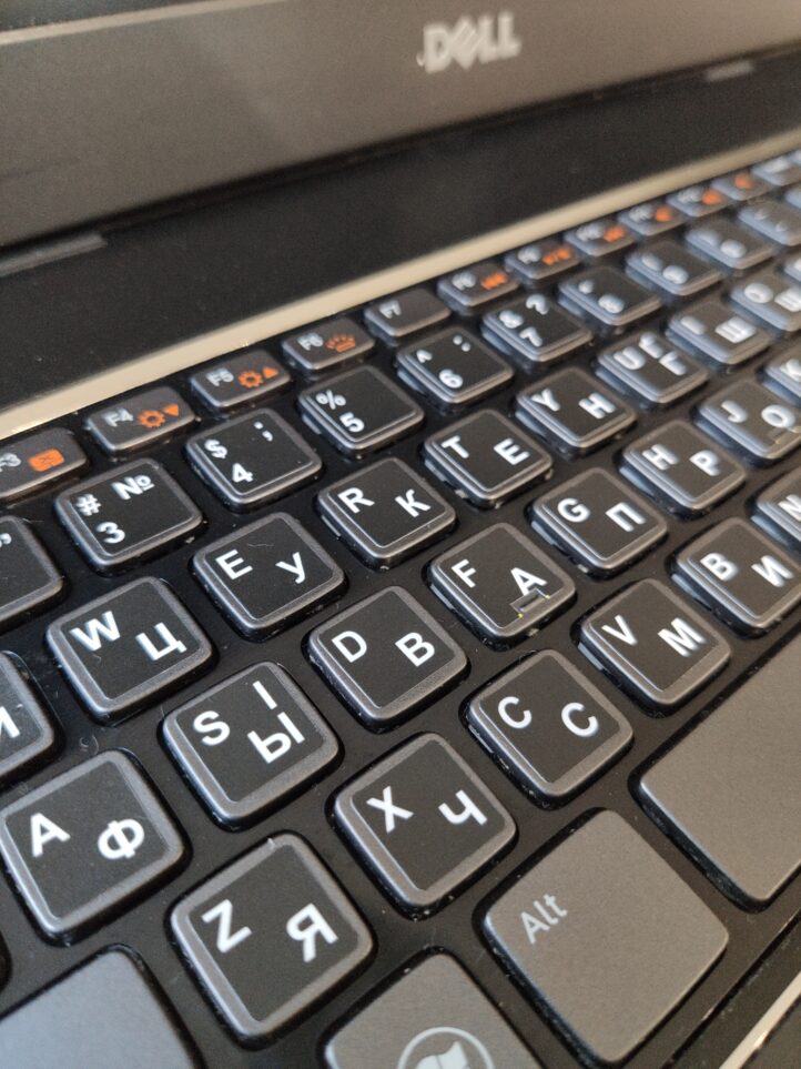 Качественные наклейки на клавиатуру черные фон
