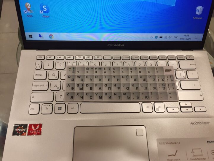 Наклейки на клавиатуру серого цвета