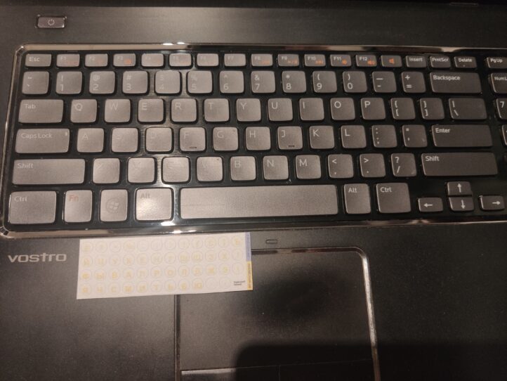 Наклейка желтые буквы на прозрачном фоне