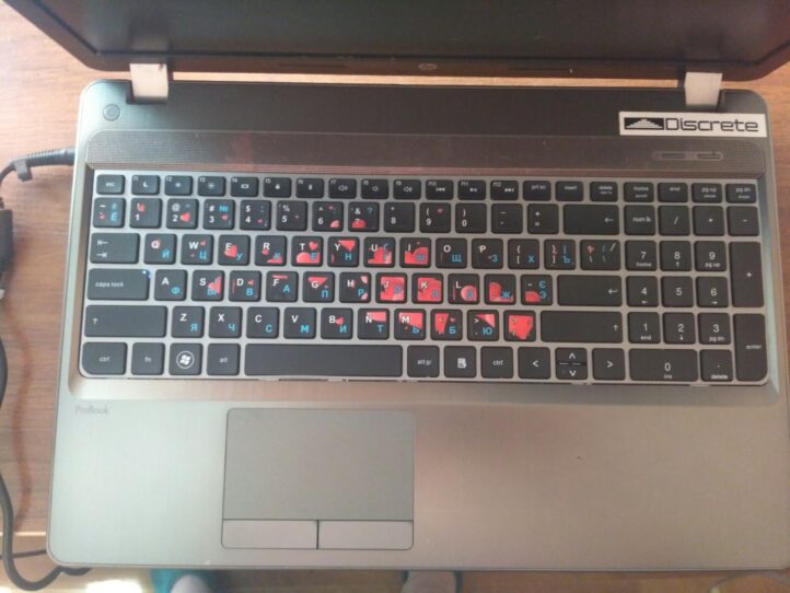 Наклейка на клавиатуру с принтом