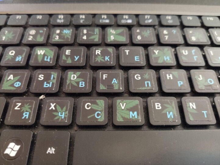 Наклейка на клавиатуру с принтом Cannabis