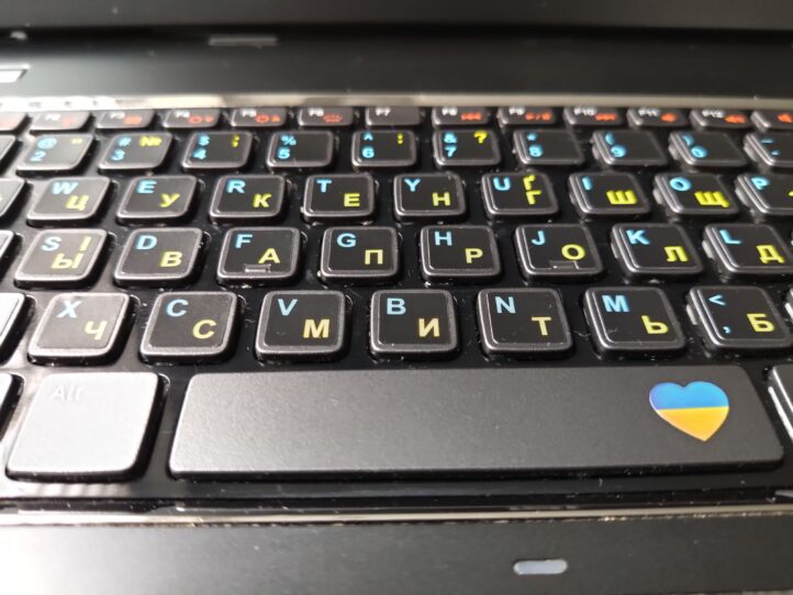 Наклейка на клавіатуру жовто-блакитна
