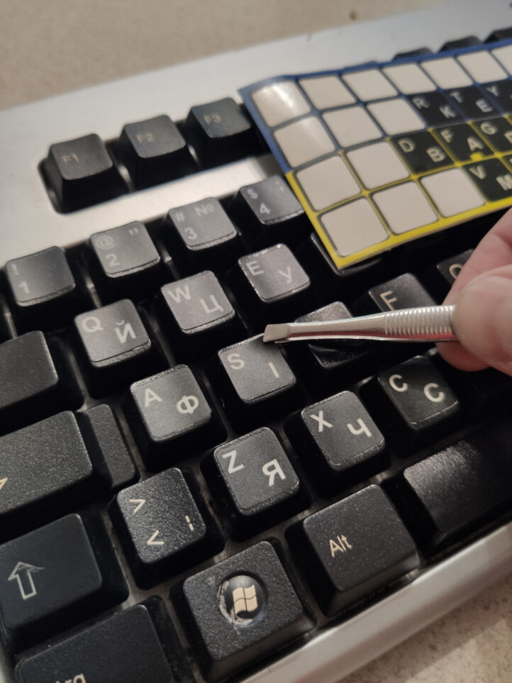 Якісні наклейки на клавіатуру українська/англійська, без російської