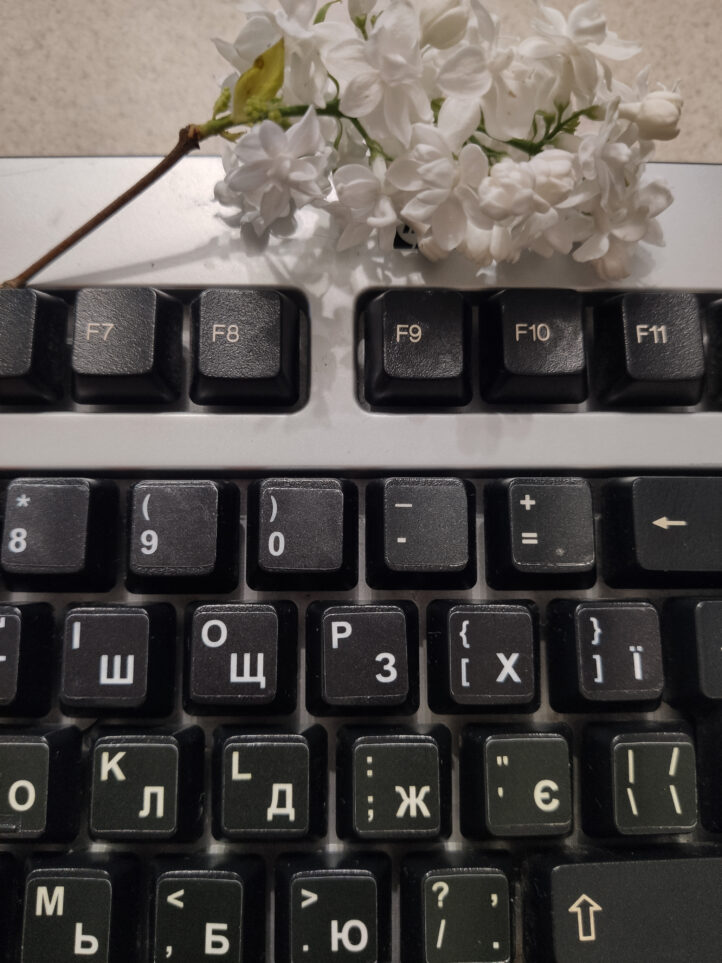 Наклейки на клавіатуру без російських літер