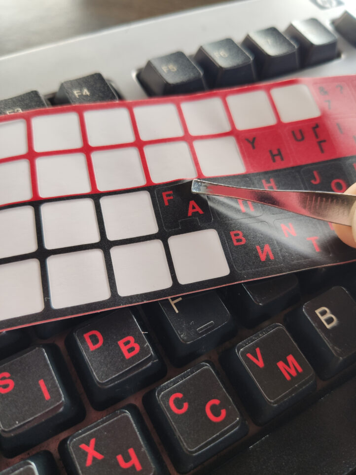 Наклейки на клавіатуру українські та англійські літери